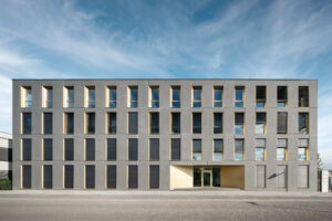 Blick auf das EastsiteVIII Bürogebäude in Mannheim