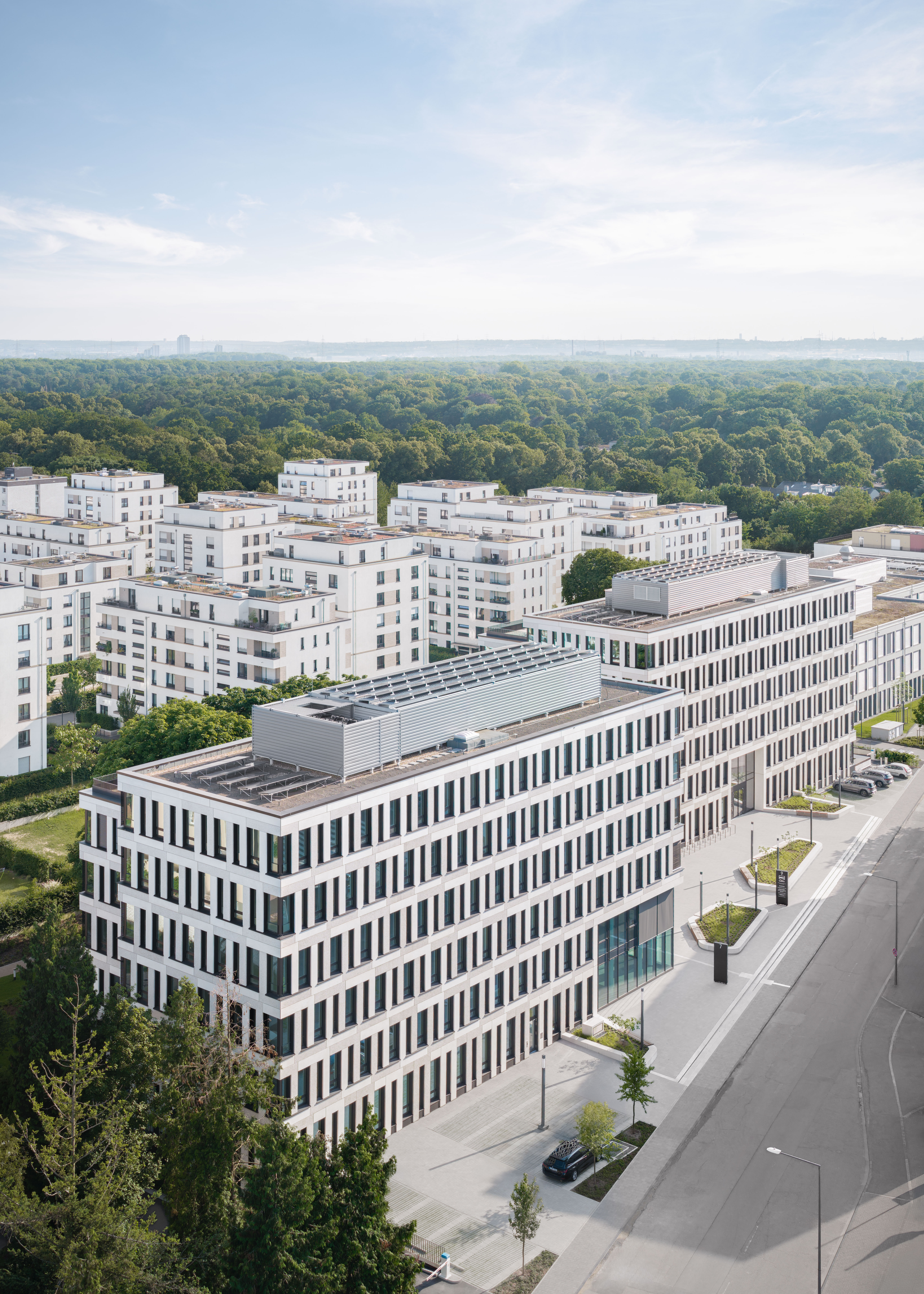 Blick von einer Drohne auf die Bürogebäude des ehemaligen Reiterstaffel Geländes