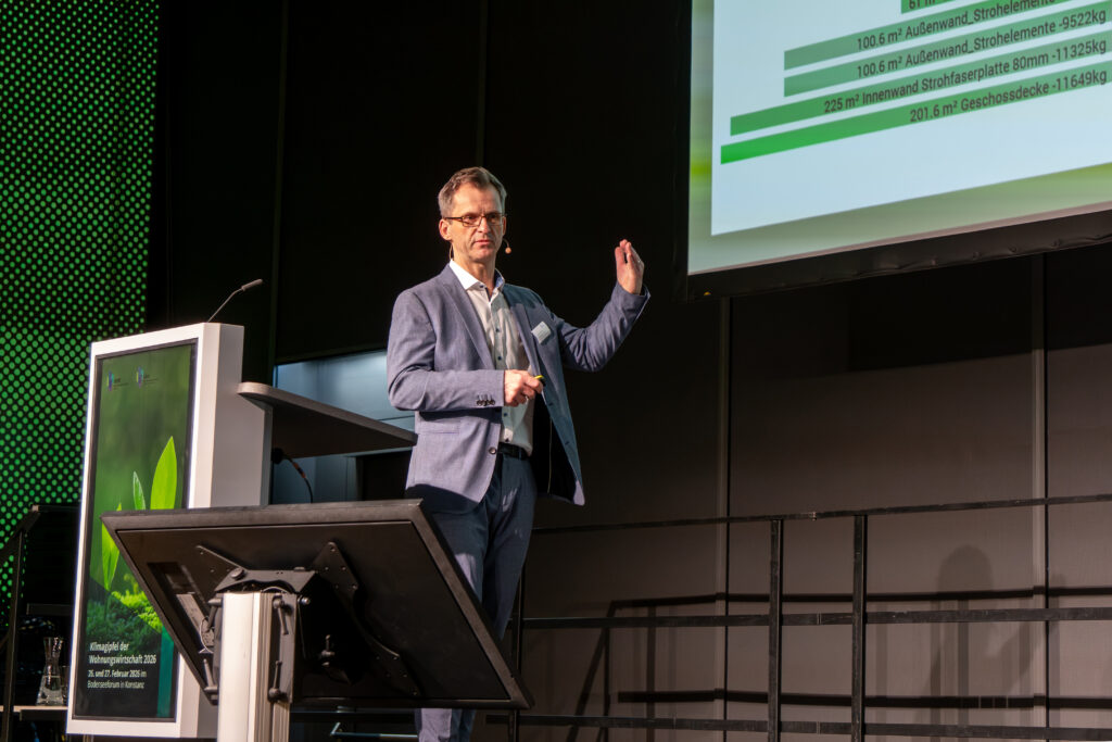 Johannes Fokken auf dem Klimagipfel als Referent über das StroHab+ Konzept